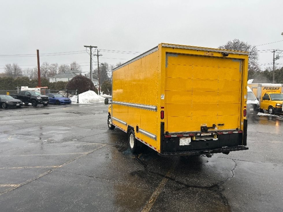 Light Duty Box Truck-Light and Medium Duty Trucks-Ford-2022-E350-Chicopee-MA-87,467\n\t\tmiles-$ 27,750 - Image 6