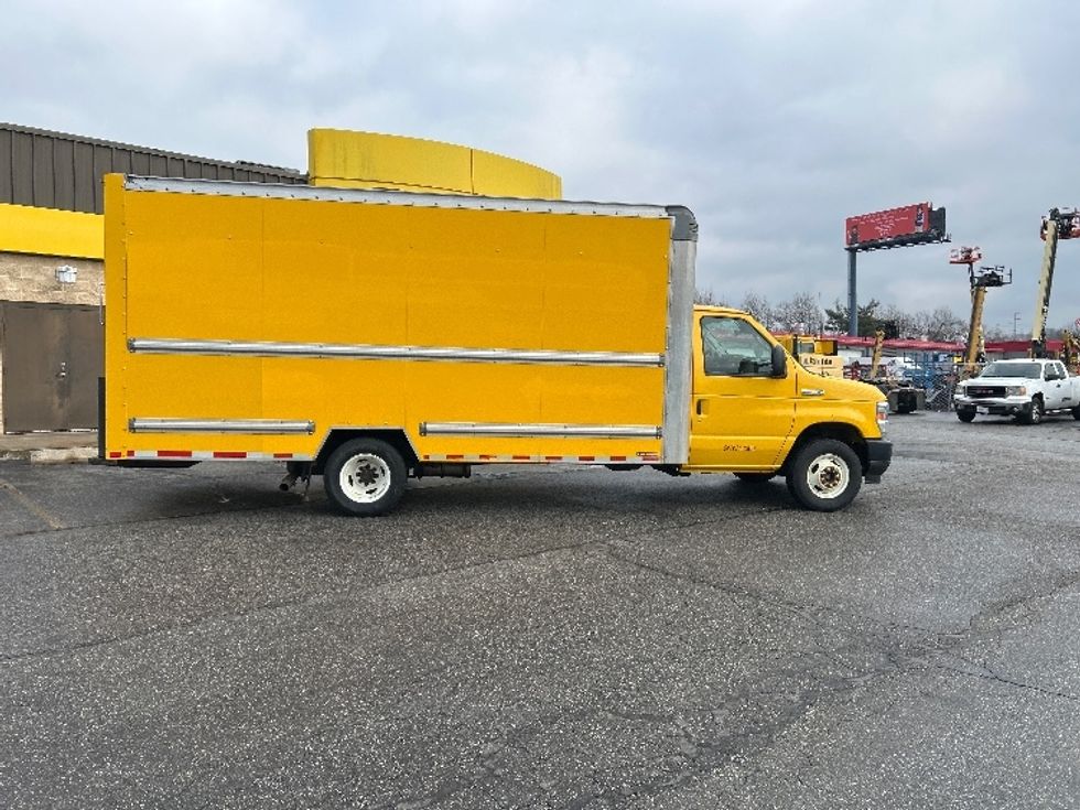 Light Duty Box Truck-Light and Medium Duty Trucks-Ford-2022-E350-Chicopee-MA-87,740\n\t\tmiles-$ 27,750 - Image 15