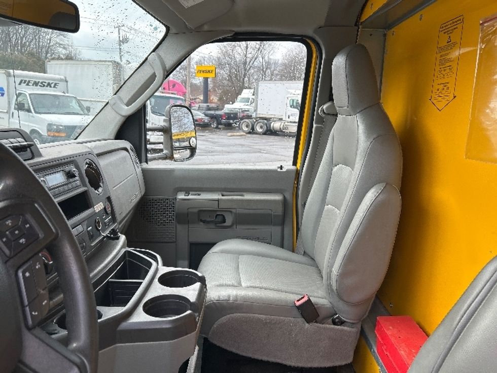 Light Duty Box Truck-Light and Medium Duty Trucks-Ford-2022-E350-Chicopee-MA-87,740\n\t\tmiles-$ 27,750 - Image 19