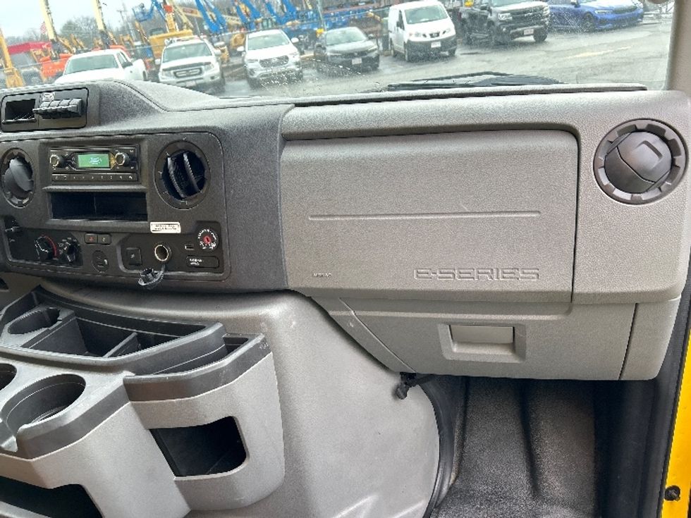 Light Duty Box Truck-Light and Medium Duty Trucks-Ford-2022-E350-Chicopee-MA-87,740\n\t\tmiles-$ 27,750 - Image 21