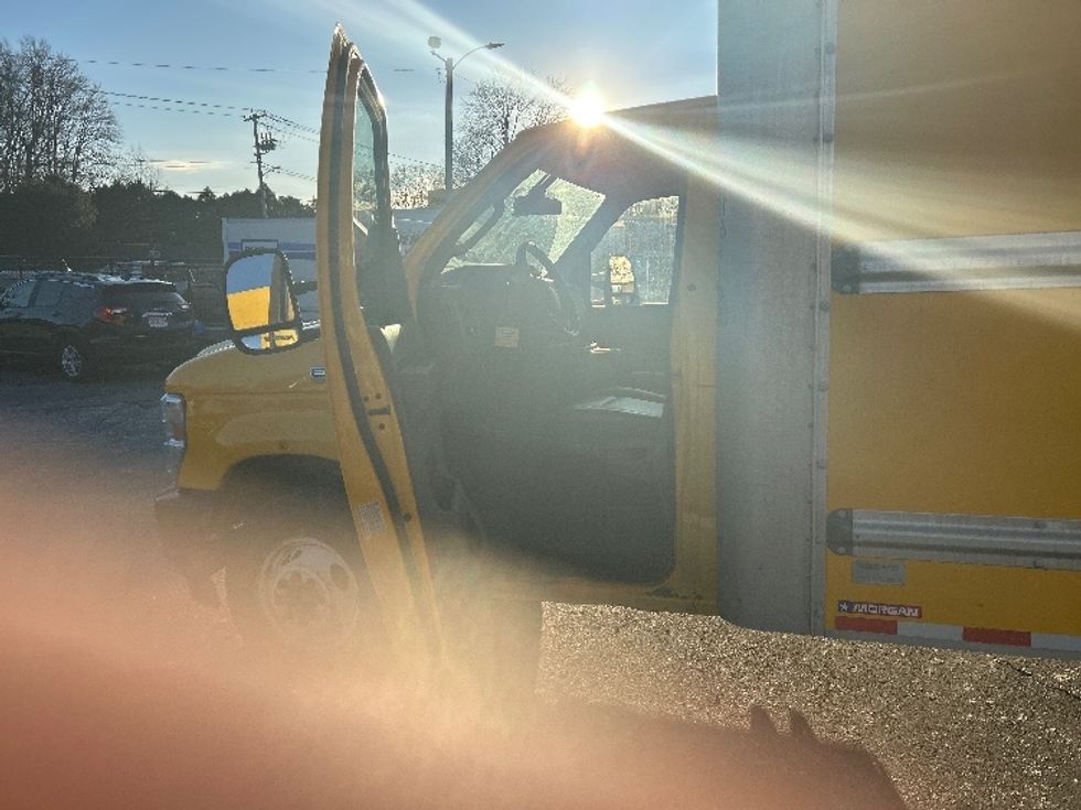 Light Duty Box Truck-Light and Medium Duty Trucks-Ford-2022-E350-Chicopee-MA-91,353\n\t\tmiles-$ 27,250 - Image 16