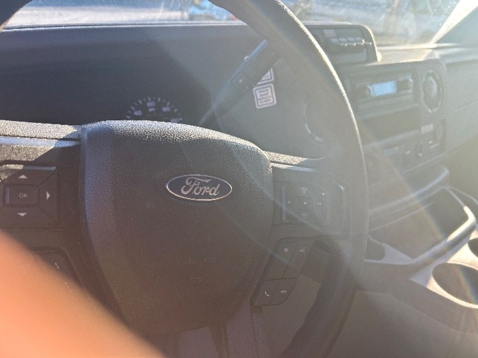 Light Duty Box Truck-Light and Medium Duty Trucks-Ford-2022-E350-Chicopee-MA-91,353\n\t\tmiles-$ 27,250 - Image 17