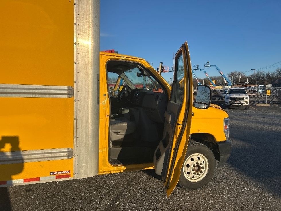 Light Duty Box Truck-Light and Medium Duty Trucks-Ford-2022-E350-Chicopee-MA-91,353\n\t\tmiles-$ 27,250 - Image 20