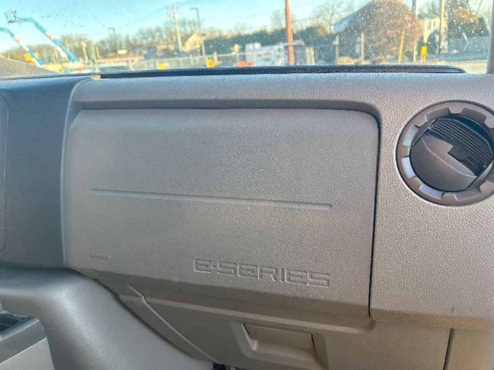 Light Duty Box Truck-Light and Medium Duty Trucks-Ford-2022-E350-Chicopee-MA-91,353\n\t\tmiles-$ 27,250 - Image 21