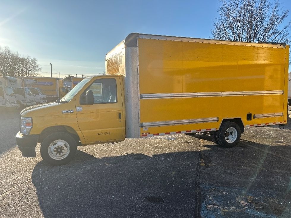 Light Duty Box Truck-Light and Medium Duty Trucks-Ford-2022-E350-Chicopee-MA-91,353\n\t\tmiles-$ 27,250 - Image 4