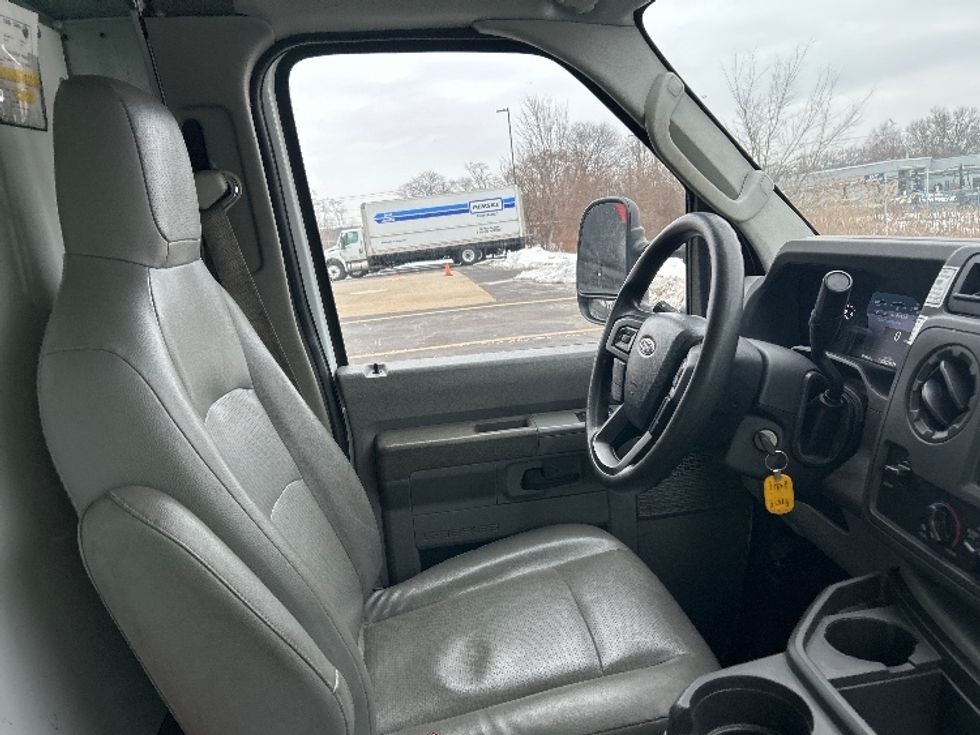 Light Duty Box Truck-Light and Medium Duty Trucks-Ford-2022-E350-Chicopee-MA-92,445\n\t\tmiles-$ 30,000 - Image 20