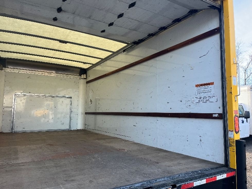 Light Duty Box Truck-Light and Medium Duty Trucks-Ford-2022-E350-Chicopee-MA-93,541\n\t\tmiles-$ 27,000 - Image 12