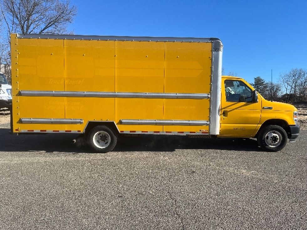 Light Duty Box Truck-Light and Medium Duty Trucks-Ford-2022-E350-Chicopee-MA-93,541\n\t\tmiles-$ 27,000 - Image 15