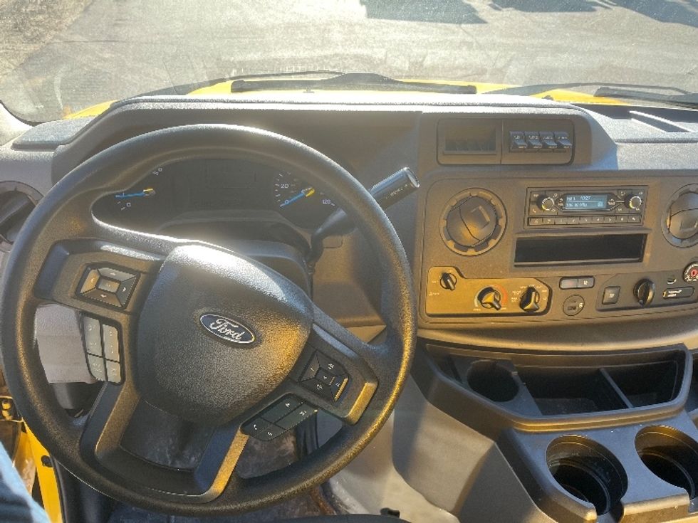 Light Duty Box Truck-Light and Medium Duty Trucks-Ford-2022-E350-Chicopee-MA-93,541\n\t\tmiles-$ 27,000 - Image 18