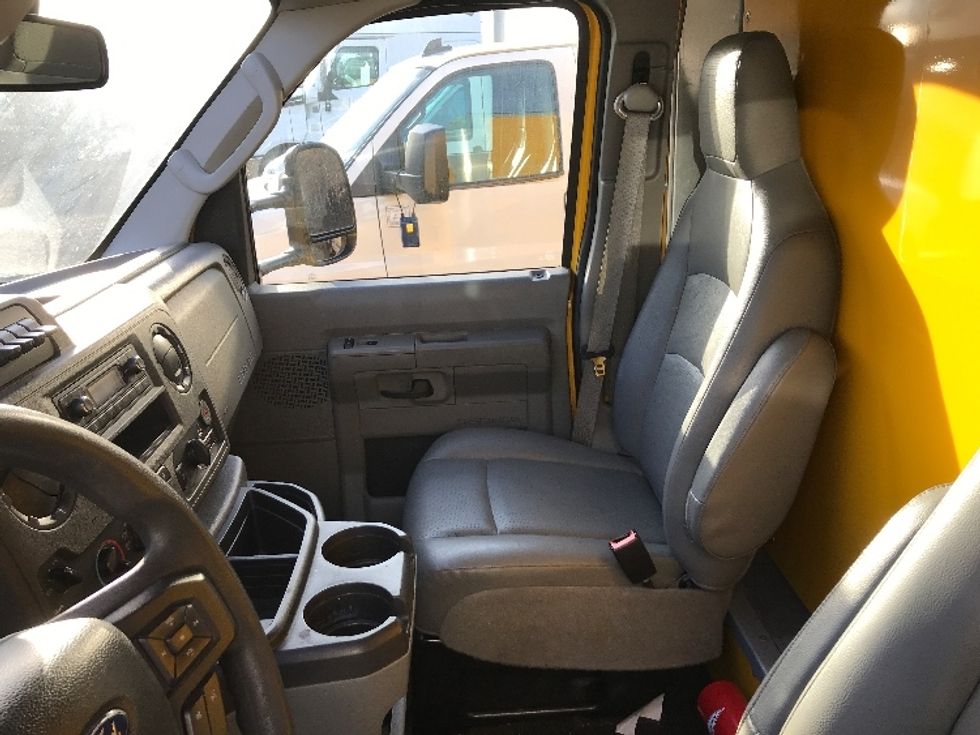 Light Duty Box Truck-Light and Medium Duty Trucks-Ford-2022-E350-Chicopee-MA-93,541\n\t\tmiles-$ 27,000 - Image 19