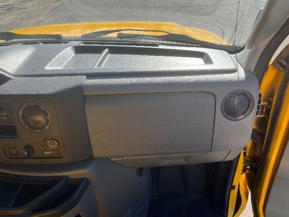 Light Duty Box Truck-Light and Medium Duty Trucks-Ford-2022-E350-Chicopee-MA-93,541\n\t\tmiles-$ 27,000 - Image 21
