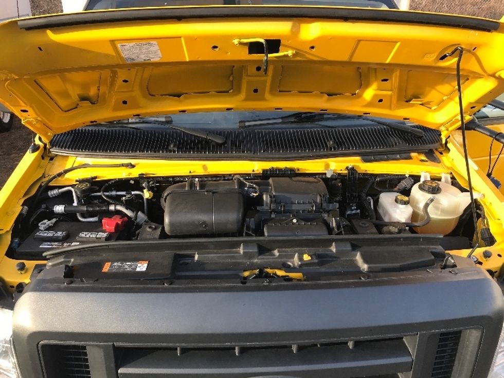 Light Duty Box Truck-Light and Medium Duty Trucks-Ford-2022-E350-Chicopee-MA-93,541\n\t\tmiles-$ 27,000 - Image 23