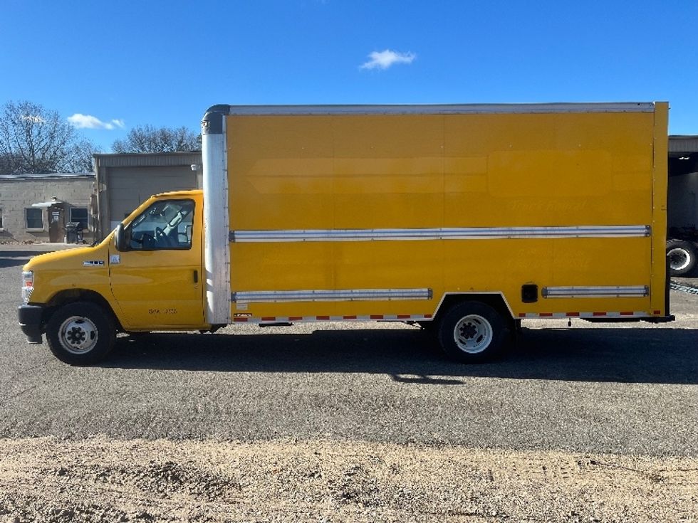 Light Duty Box Truck-Light and Medium Duty Trucks-Ford-2022-E350-Chicopee-MA-93,541\n\t\tmiles-$ 27,000 - Image 4