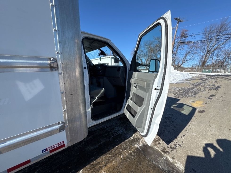 Light Duty Box Truck-Light and Medium Duty Trucks-Ford-2022-E350-Chicopee-MA-94,097\n\t\tmiles-$ 29,750 - Image 19