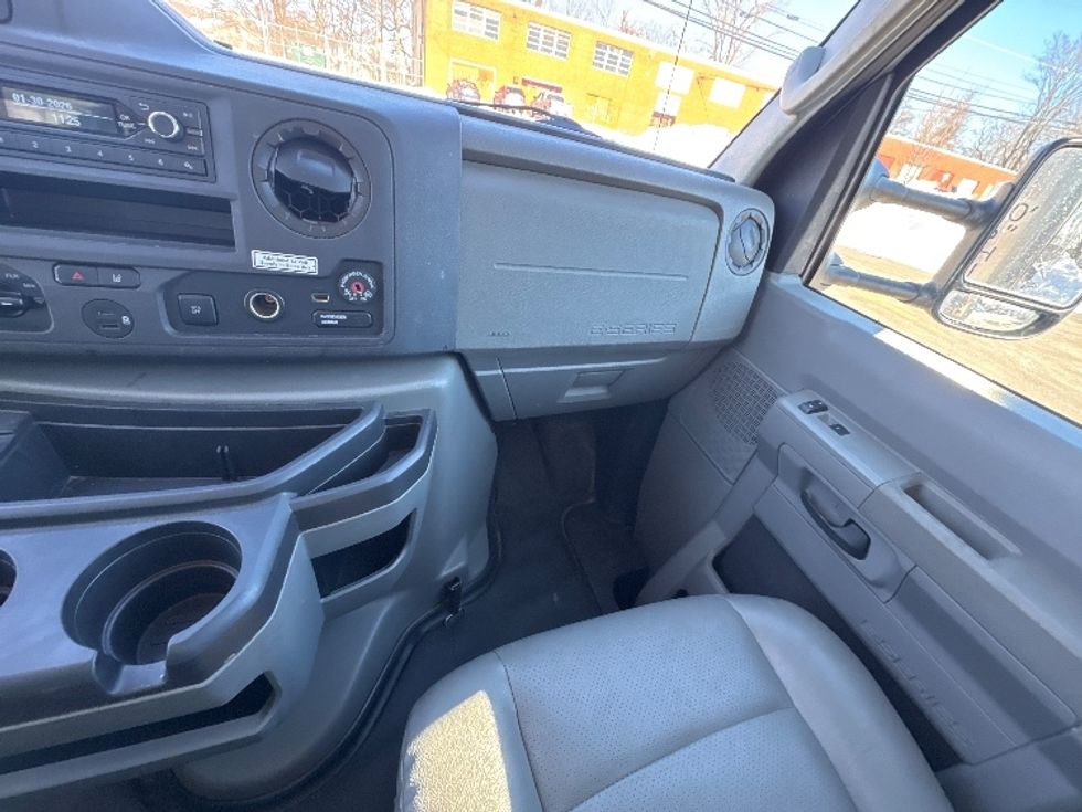 Light Duty Box Truck-Light and Medium Duty Trucks-Ford-2022-E350-Chicopee-MA-94,097\n\t\tmiles-$ 29,750 - Image 20