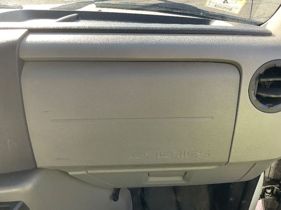 Light Duty Box Truck-Light and Medium Duty Trucks-Ford-2022-E350-Chicopee-MA-94,314\n\t\tmiles-$ 32,000 - Image 21