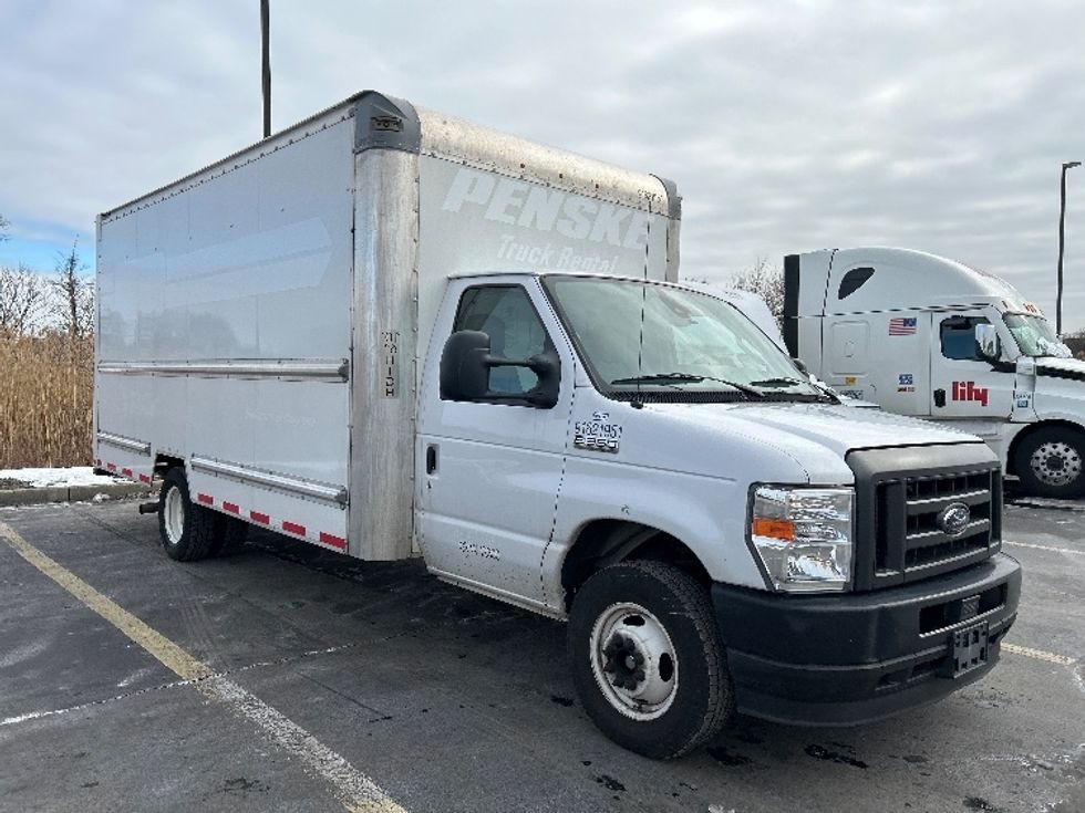 Light Duty Box Truck-Light and Medium Duty Trucks-Ford-2022-E350-Chicopee-MA-95,001\n\t\tmiles-$ 29,750 - Image 1