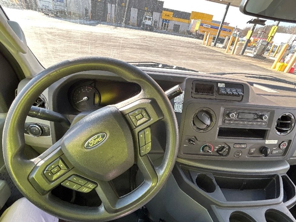 Light Duty Box Truck-Light and Medium Duty Trucks-Ford-2022-E350-Chicopee-MA-95,001\n\t\tmiles-$ 29,750 - Image 16