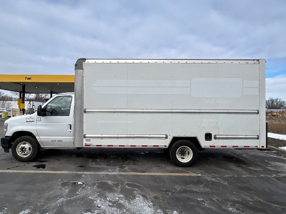 Light Duty Box Truck-Light and Medium Duty Trucks-Ford-2022-E350-Chicopee-MA-95,001\n\t\tmiles-$ 29,750 - Image 4