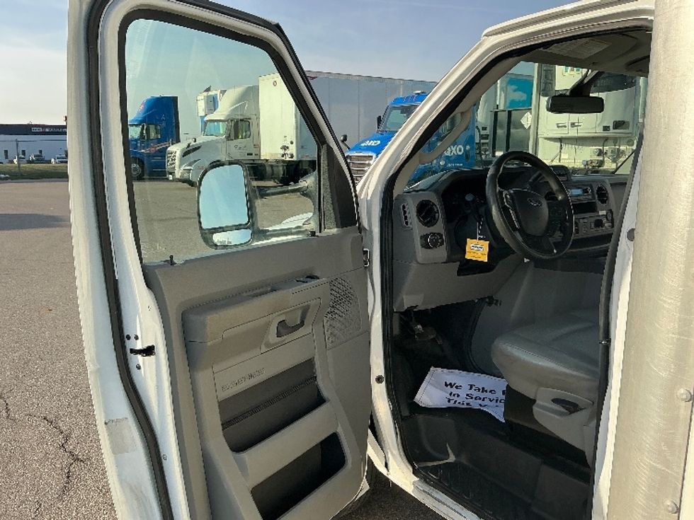 Light Duty Box Truck-Light and Medium Duty Trucks-Ford-2022-E350-Cincinnati-OH-105,385\n\t\tmiles-$ 29,000 - Image 16