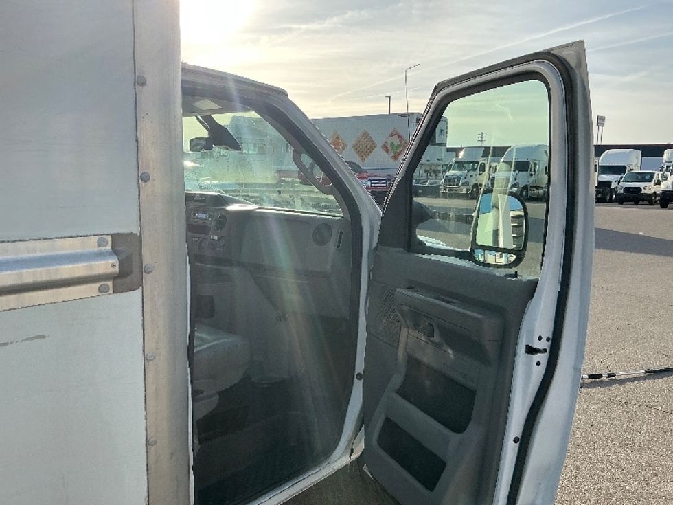 Light Duty Box Truck-Light and Medium Duty Trucks-Ford-2022-E350-Cincinnati-OH-105,385\n\t\tmiles-$ 29,000 - Image 20