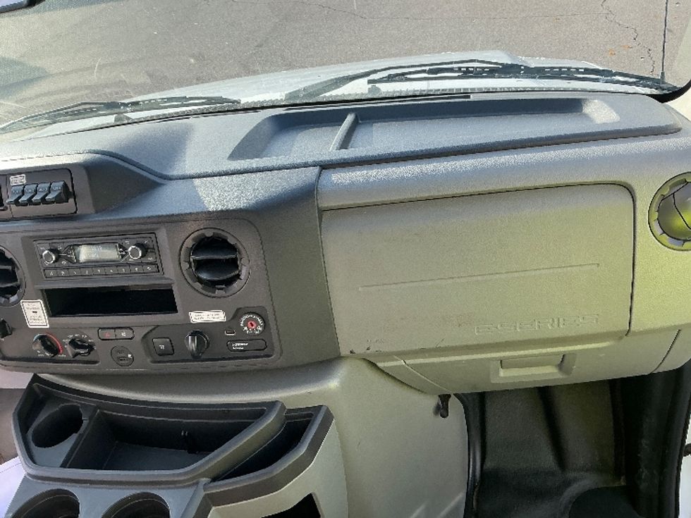 Light Duty Box Truck-Light and Medium Duty Trucks-Ford-2022-E350-Cincinnati-OH-105,385\n\t\tmiles-$ 29,000 - Image 21