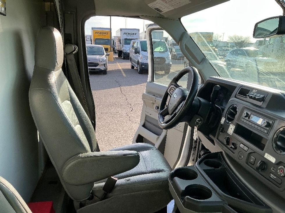 Light Duty Box Truck-Light and Medium Duty Trucks-Ford-2022-E350-Cincinnati-OH-105,385\n\t\tmiles-$ 29,000 - Image 22