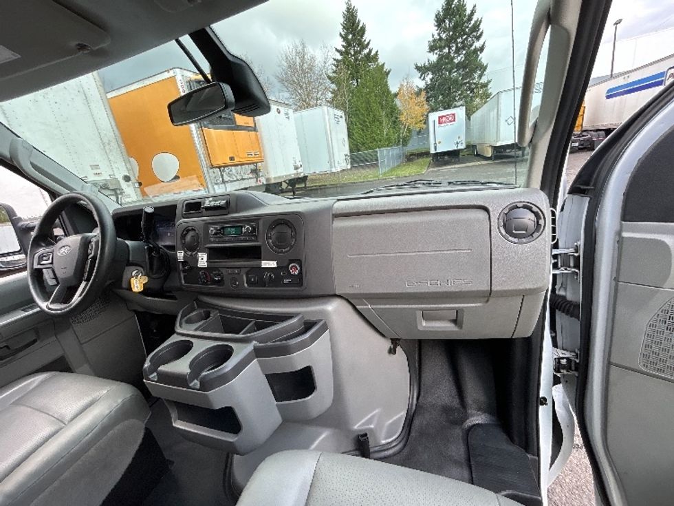 Light Duty Box Truck-Light and Medium Duty Trucks-Ford-2022-E350-Clackamas-OR-69,136\n\t\tmiles-$ 36,500 - Image 18