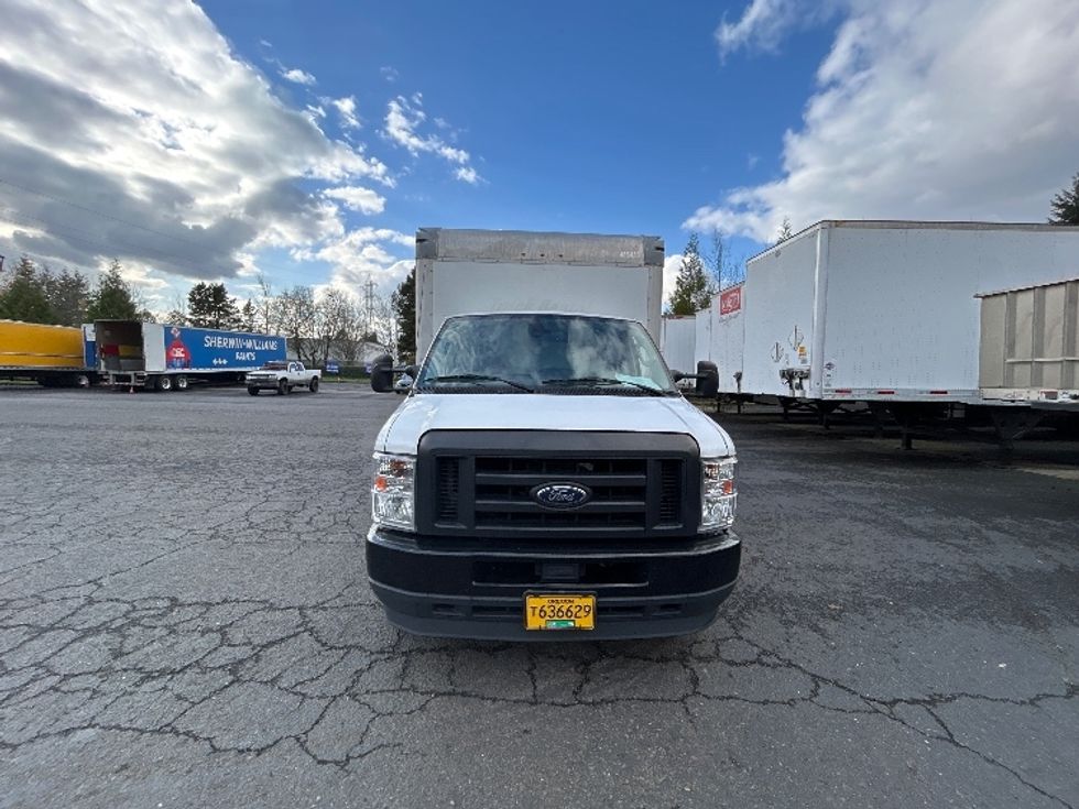 2022 Ford E-350 photo 2