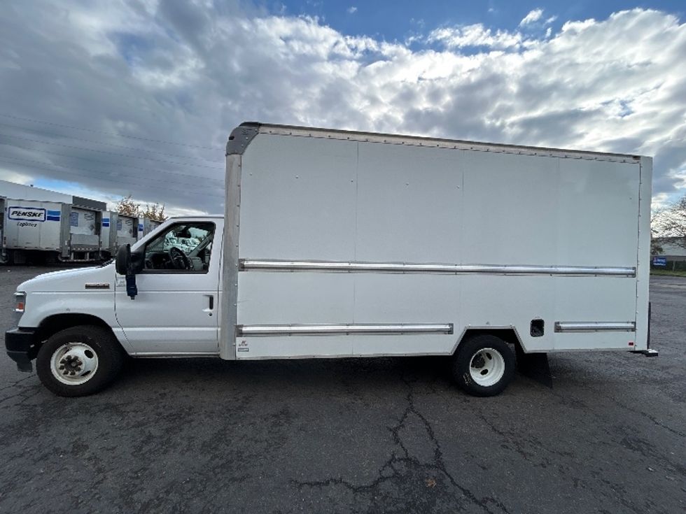 2022 Ford E-350 photo 4