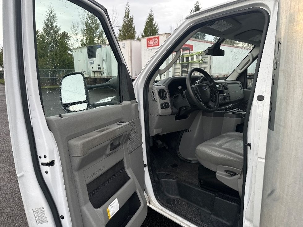Light Duty Box Truck-Light and Medium Duty Trucks-Ford-2022-E350-Clackamas-OR-73,060\n\t\tmiles-$ 36,000 - Image 15