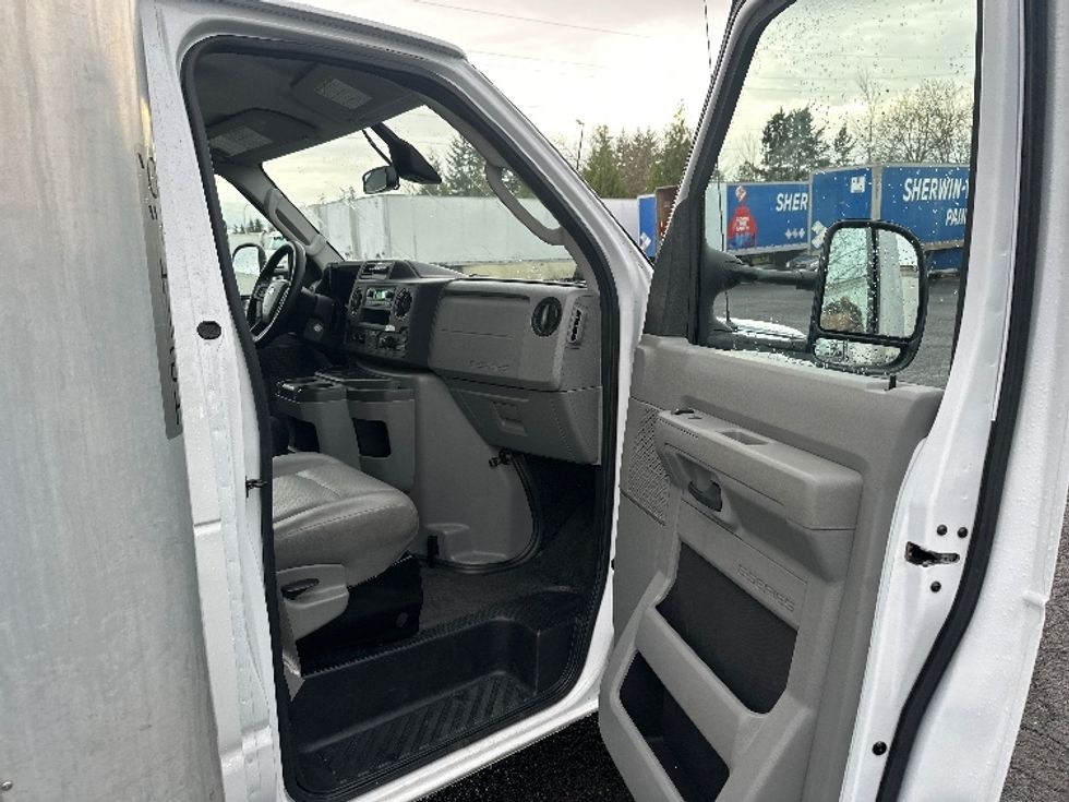 Light Duty Box Truck-Light and Medium Duty Trucks-Ford-2022-E350-Clackamas-OR-73,060\n\t\tmiles-$ 36,000 - Image 19