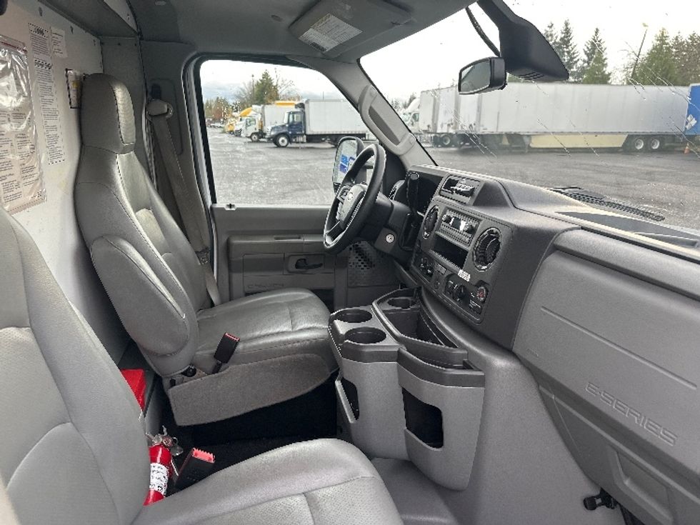 Light Duty Box Truck-Light and Medium Duty Trucks-Ford-2022-E350-Clackamas-OR-73,060\n\t\tmiles-$ 36,000 - Image 21