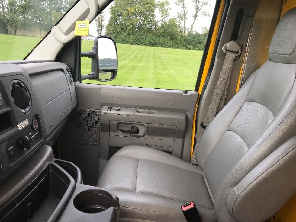 Light Duty Box Truck-Light and Medium Duty Trucks-Ford-2022-E350-Cleona-PA-91,240\n\t\tmiles-$ 26,250 - Image 19