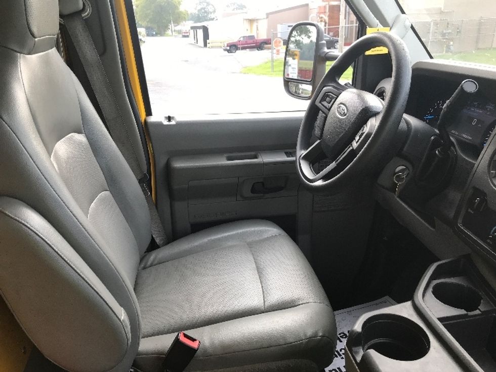 Light Duty Box Truck-Light and Medium Duty Trucks-Ford-2022-E350-Cleona-PA-91,240\n\t\tmiles-$ 26,250 - Image 22