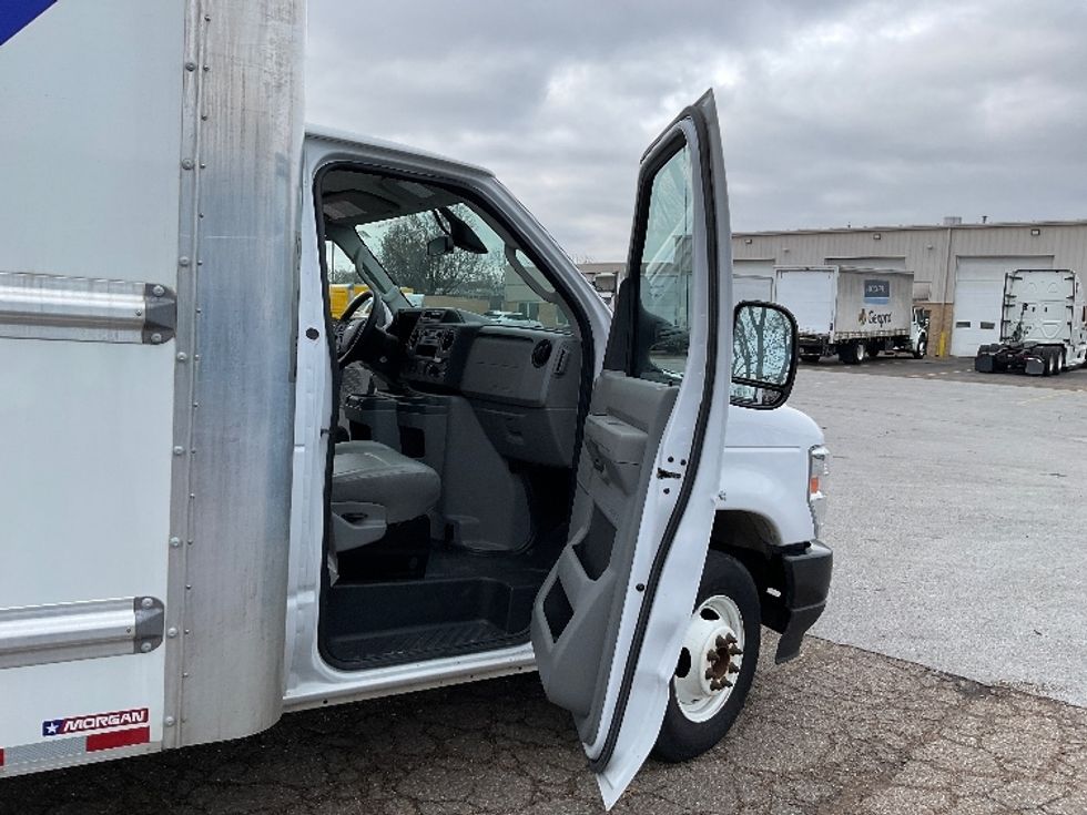Light Duty Box Truck-Light and Medium Duty Trucks-Ford-2022-E350-Cleveland-TN-53,793\n\t\tmiles-$ 43,750 - Image 17