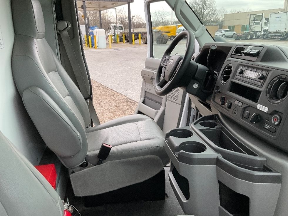 Light Duty Box Truck-Light and Medium Duty Trucks-Ford-2022-E350-Cleveland-TN-53,793\n\t\tmiles-$ 43,750 - Image 19