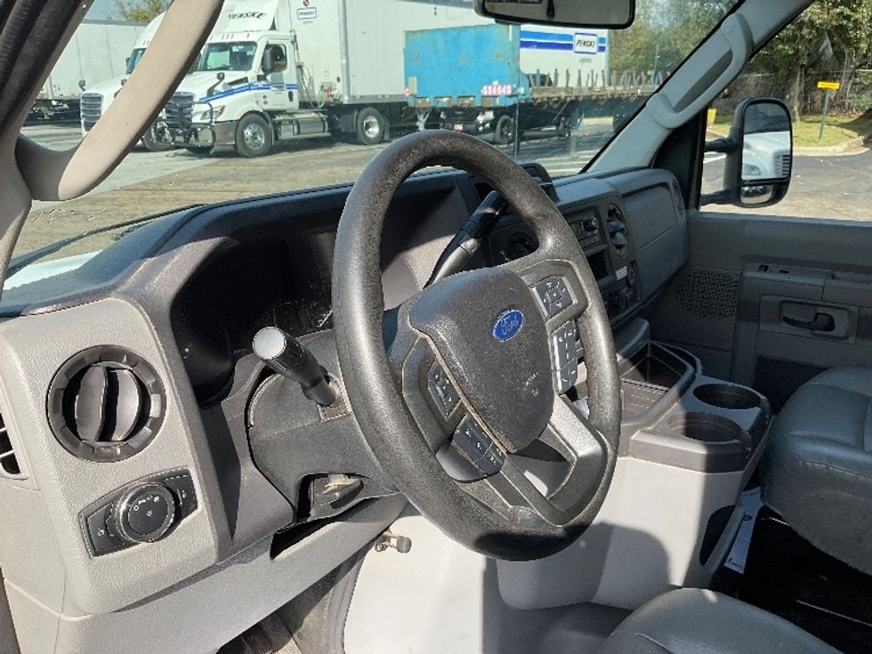 Light Duty Box Truck-Light and Medium Duty Trucks-Ford-2022-E350-Cleveland-TN-77,186\n\t\tmiles-$ 40,750 - Image 14