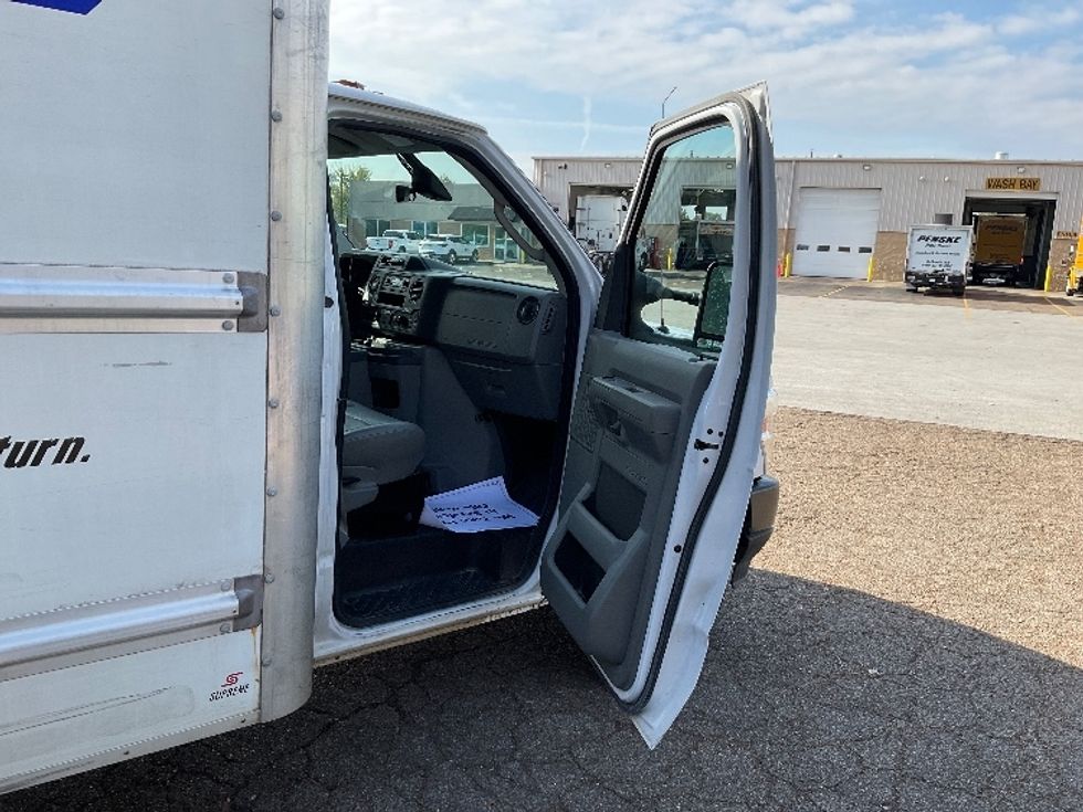 Light Duty Box Truck-Light and Medium Duty Trucks-Ford-2022-E350-Cleveland-TN-77,186\n\t\tmiles-$ 40,750 - Image 17