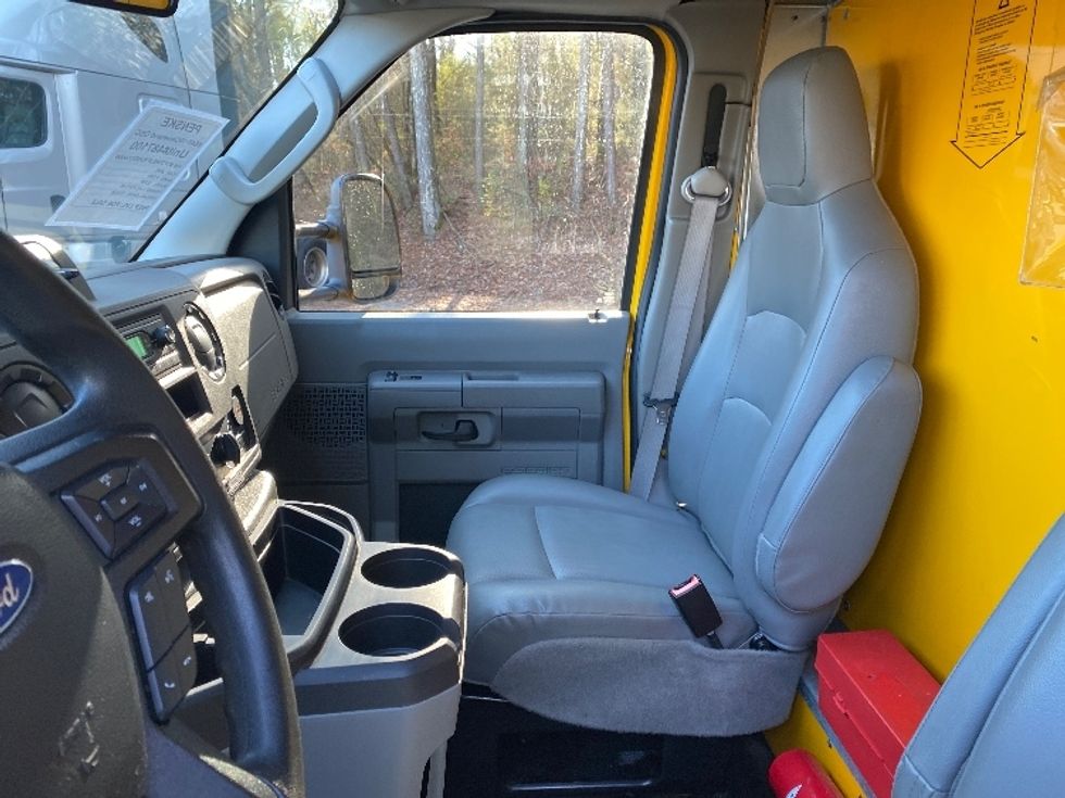 Light Duty Box Truck-Light and Medium Duty Trucks-Ford-2022-E350-Cleveland-TN-95,543\n\t\tmiles-$ 29,750 - Image 17