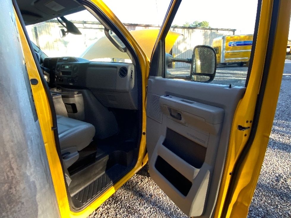 Light Duty Box Truck-Light and Medium Duty Trucks-Ford-2022-E350-Cleveland-TN-95,543\n\t\tmiles-$ 29,750 - Image 18