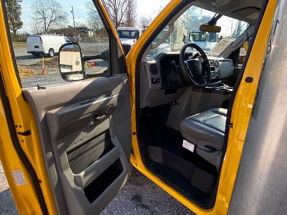 Light Duty Box Truck-Light and Medium Duty Trucks-Ford-2022-E350-Cleveland-TN-98,769\n\t\tmiles-$ 29,250 - Image 14