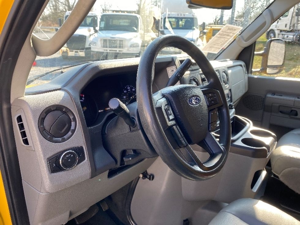 Light Duty Box Truck-Light and Medium Duty Trucks-Ford-2022-E350-Cleveland-TN-98,769\n\t\tmiles-$ 29,250 - Image 15