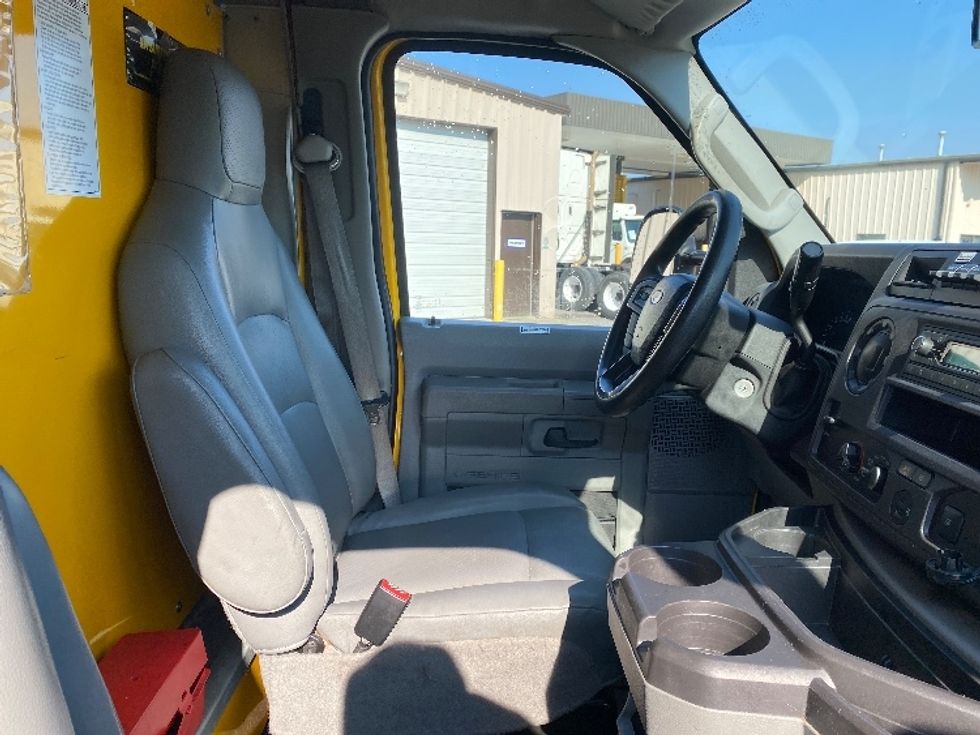 Light Duty Box Truck-Light and Medium Duty Trucks-Ford-2022-E350-Cleveland-TN-98,769\n\t\tmiles-$ 29,250 - Image 20