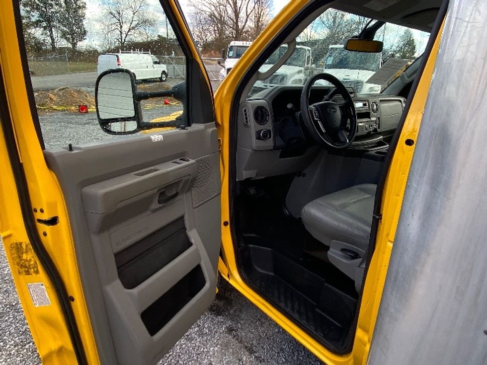 Light Duty Box Truck-Light and Medium Duty Trucks-Ford-2022-E350-Cleveland-TN-99,755\n\t\tmiles-$ 29,250 - Image 14