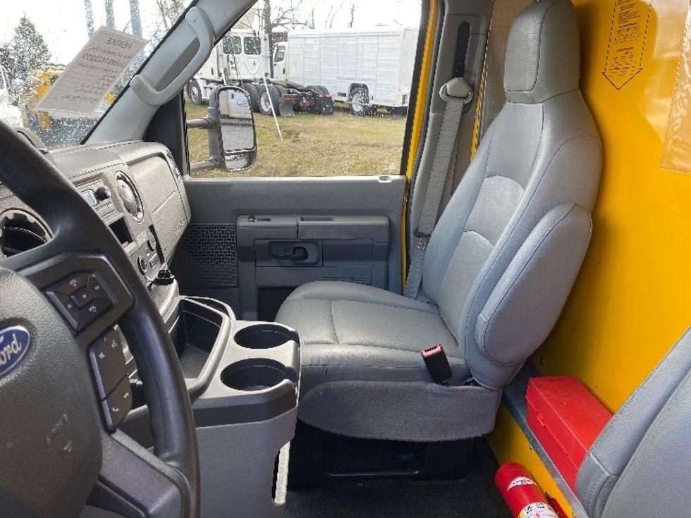 Light Duty Box Truck-Light and Medium Duty Trucks-Ford-2022-E350-Cleveland-TN-99,755\n\t\tmiles-$ 29,250 - Image 17