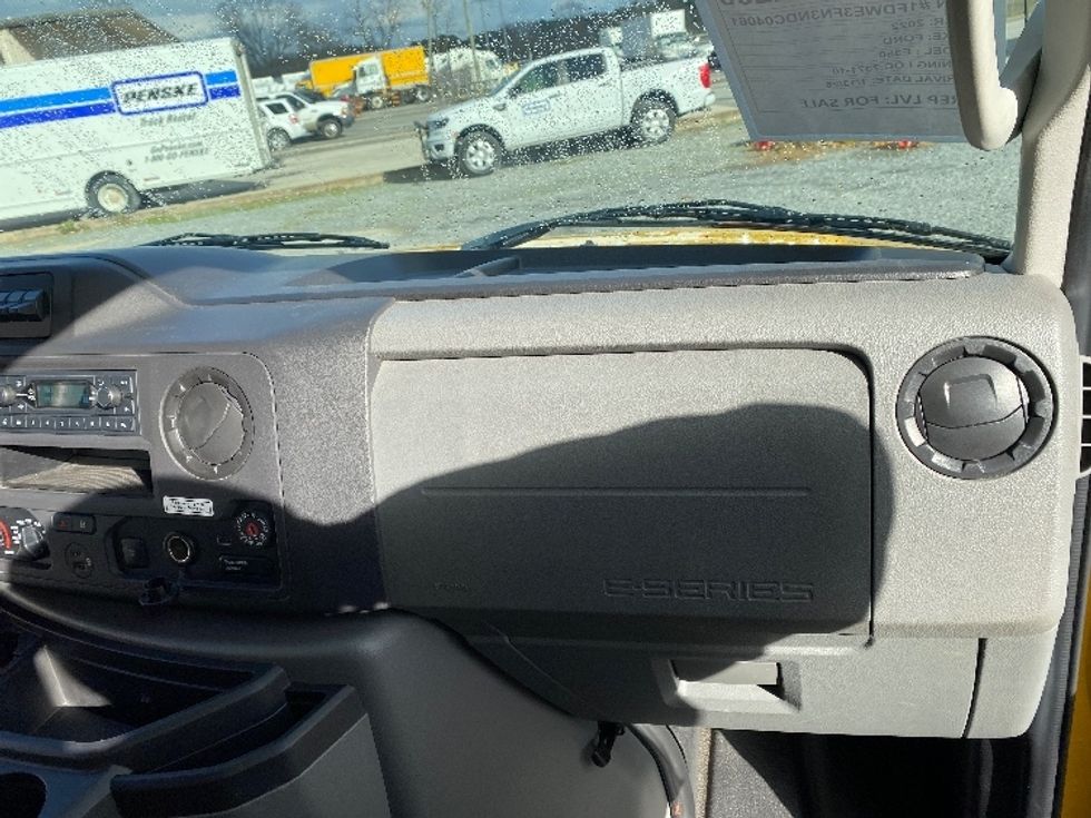 Light Duty Box Truck-Light and Medium Duty Trucks-Ford-2022-E350-Cleveland-TN-99,755\n\t\tmiles-$ 29,250 - Image 19