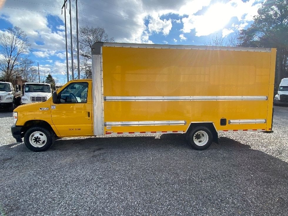 Light Duty Box Truck-Light and Medium Duty Trucks-Ford-2022-E350-Cleveland-TN-99,755\n\t\tmiles-$ 29,250 - Image 4