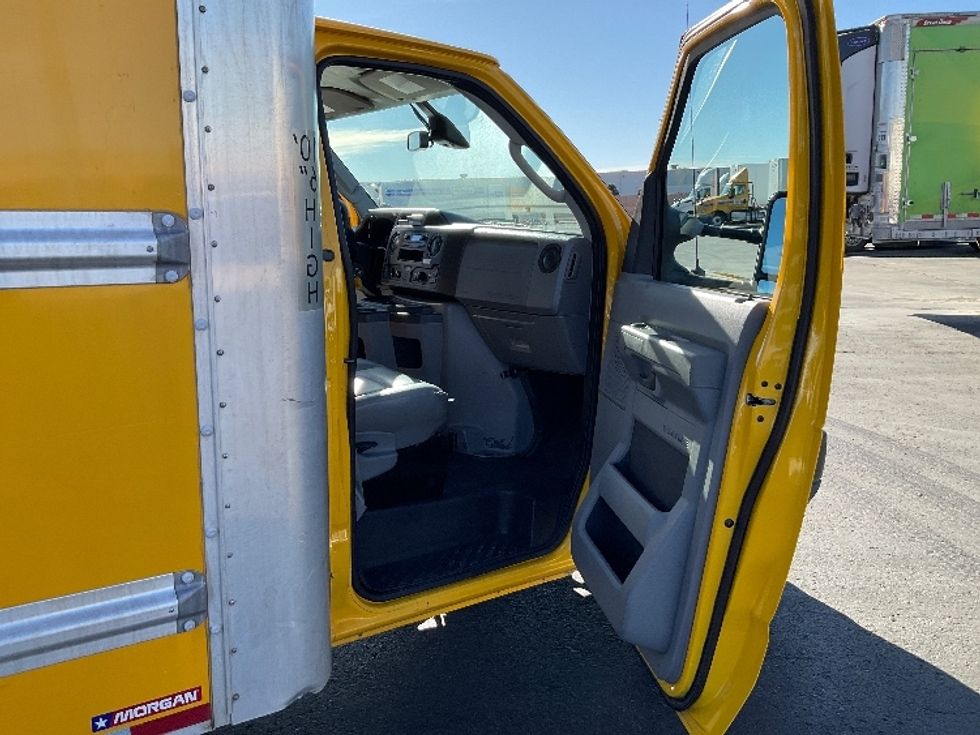Light Duty Box Truck-Light and Medium Duty Trucks-Ford-2022-E350-Colorado Springs-CO-92,504\n\t\tmiles-$ 26,750 - Image 19