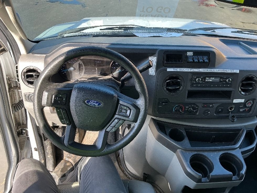 Light Duty Box Truck-Light and Medium Duty Trucks-Ford-2022-E350-Columbus-OH-91,585\n\t\tmiles-$ 31,000 - Image 18